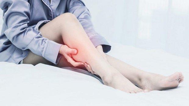 Chuột rút khi ngủ cũng sẽ khiến bạn thức giấc giữa đêm